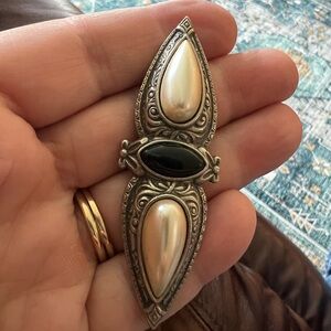 Vtg filigree brooch with faux pearl